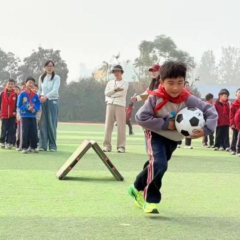 小球大闯关，童趣伴成长 ——二年级“小球过山洞”游艺活动