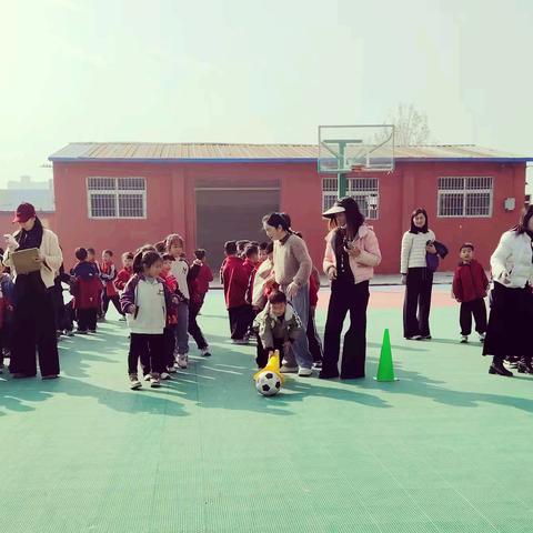 活力大挑战，快乐满校园 ﻿——一年级“赶小猪”游艺活动