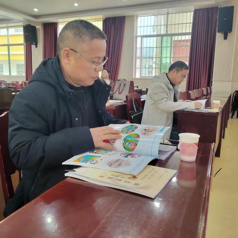 江西教育传媒集团融媒体中心主任曾宪瑛一行到永丰县恩江第二小学采访爱国主义教育工作