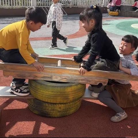 哈敦幼儿园大一班户外自主游戏——体能区