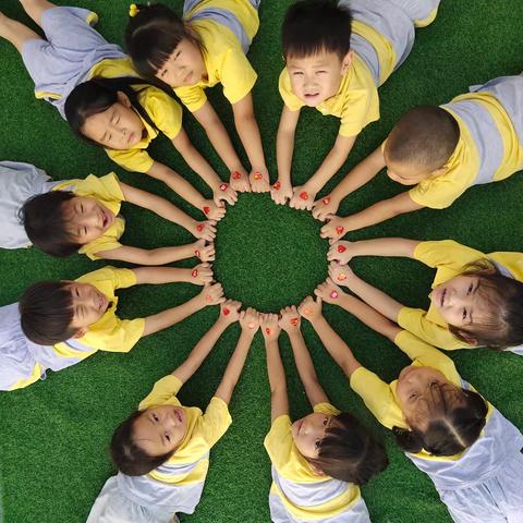 《迎国庆 庆中秋》--佛山禅城区东升幼大二班