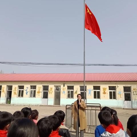 方雅莪小学《学法知法，与法同行，做遵纪守法的小学生》升旗仪式