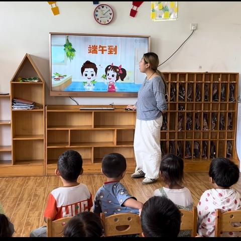 6月10号是端午节，是每年的五月初五，今天老师带领小朋友了解端午节的由来，了解了端午节吃什么，😃需要做一些什么，快来看看宝贝认真的模样吧！🤗