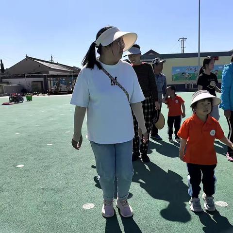 运动悦童心 健康伴我行 ﻿小一班亲子运动会