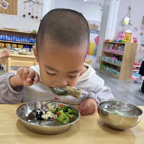 记录小超人的第一天幼儿园生活