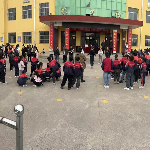 “趣味运动展风采，健康快乐向未来”记开发区九年一贯制学校趣味运动会