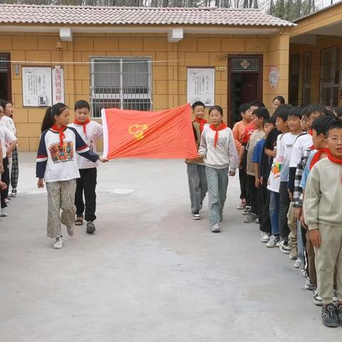 红心向党  培根铸魂 ——东洪镇苏桥小学少先队入队