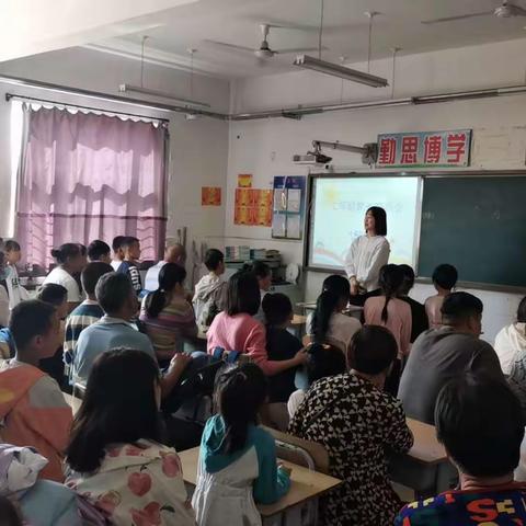 二年级双节前家校交流会