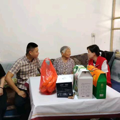 【美好生活 今日杜桥】 退役不褪志 情暖端午节———中心广场社区联合退役军人开展端午节慰问活动
