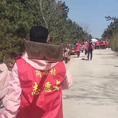 清扫公墓焕新貌 移风易俗倡文明