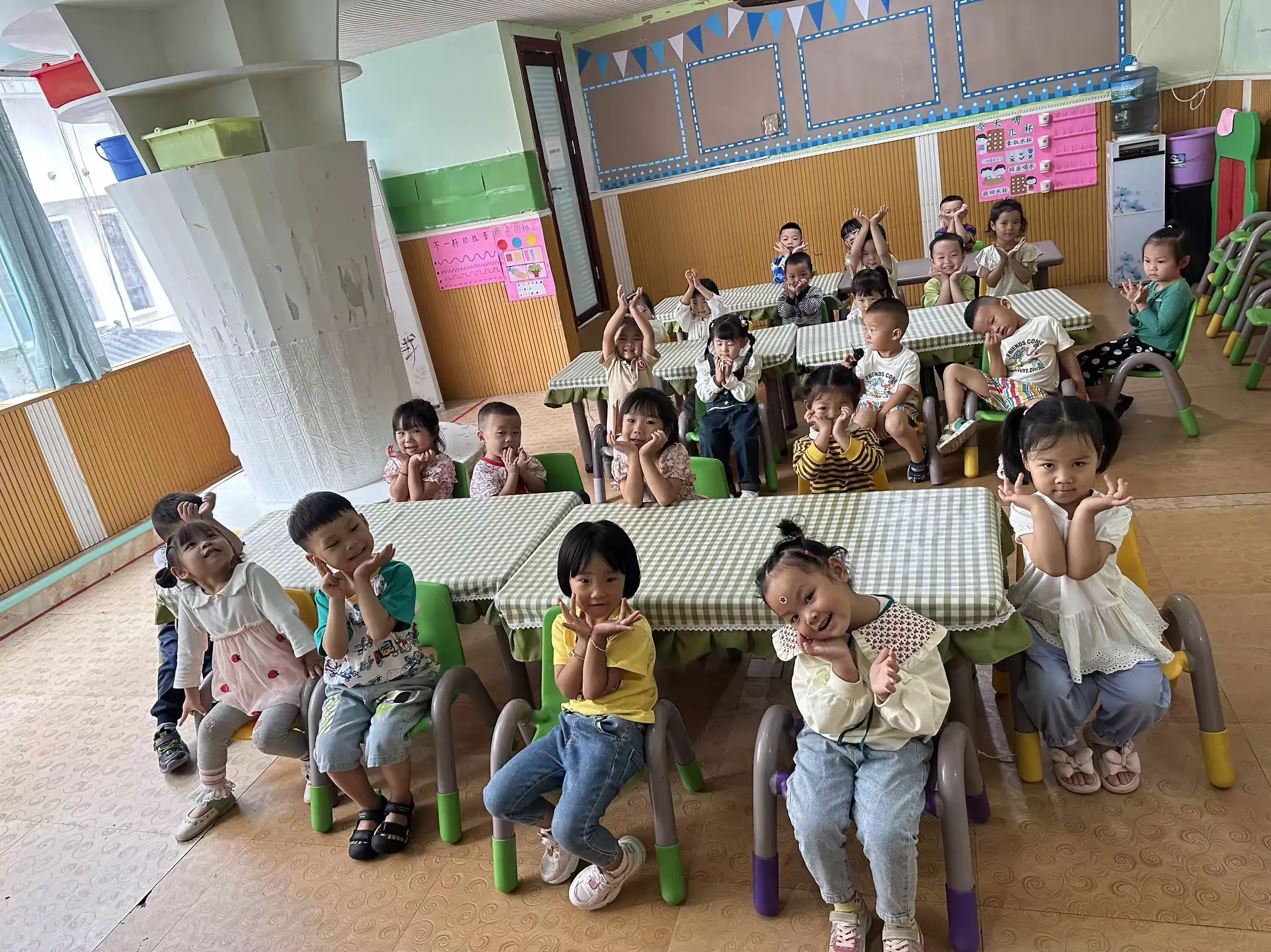 简篇-爱与美好,精彩绽放——仁怀市红珊瑚幼儿园中班美篇