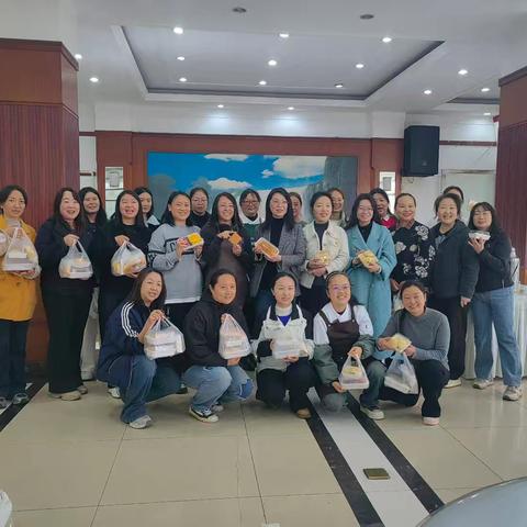 指尖传暖意 巧手学技能——商贸经营部工会开展女职工面点制作活动