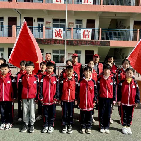 弘扬雷锋精神 争做新时代好少年——漯河市郾城区龙城镇中心小学少先队员走进敬老院