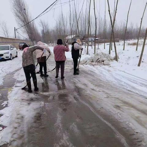 菏泽鲁西新区陈集镇朱集社区新时代文明实践站清扫积雪活动