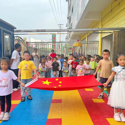 金蓓幼儿园全体教职工及幼儿祝祖国繁荣昌盛！