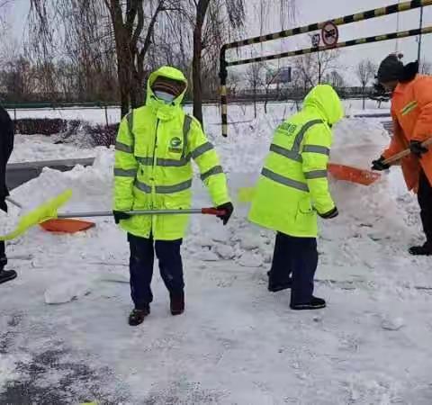 【辉南服务区】不畏严寒战风雪，只为回家赶路人