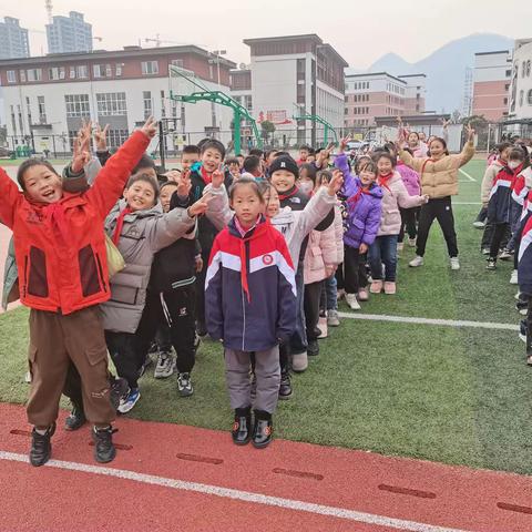 以拔河，庆元旦