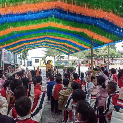 “以书为友  悦享童年” ——2023年秋季抱由镇中心 幼儿园大班参观图书馆活动