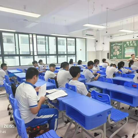 南雅梅溪湖中学K2416班新生军训：戎装青春，不负韶华！