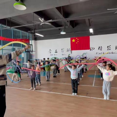 忙着长大👣，忙着快乐✨，正养幼儿园大三班相约周五🖐体能课🏋🏻🏋🏻🏋🏻