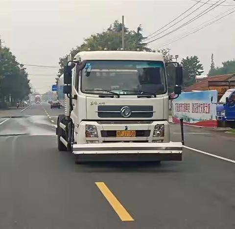 “净”候中秋     环卫不歇