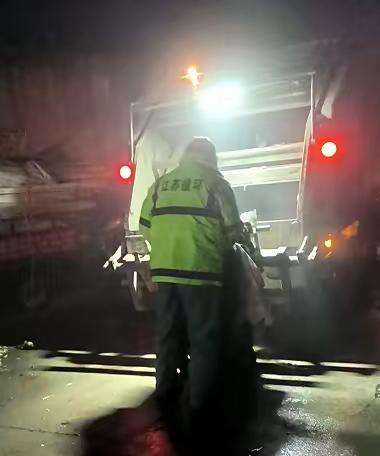 全力做好雨天环卫保洁作业