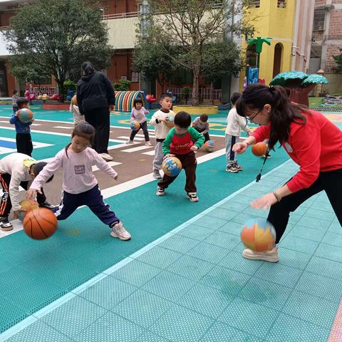 华蒙星篮球🏀活动《  小兔子🐰 吃萝卜》