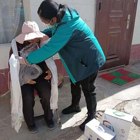 情系母亲节，慰问暖人心 ——郭勒木德镇西大滩村党支部书记带领村干部开展母亲节慰问活动。