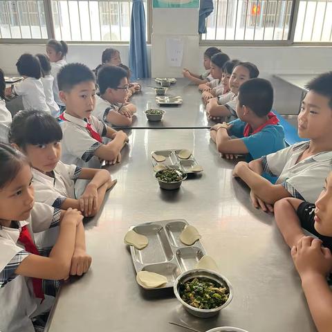 海南鲁迅中学巴哈马校区二年级劳动之巧手包饺子，劳动促成长