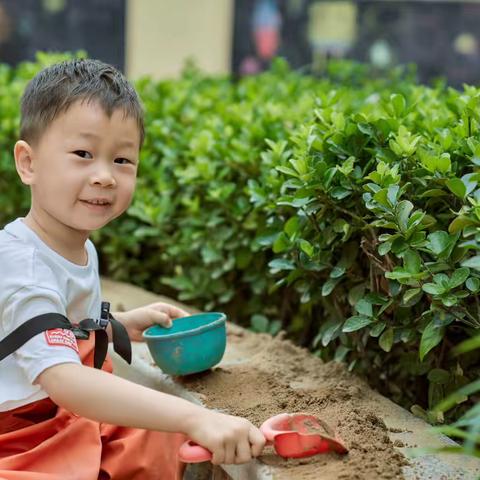 元光幼儿园中六班户外自主游戏——沙水区