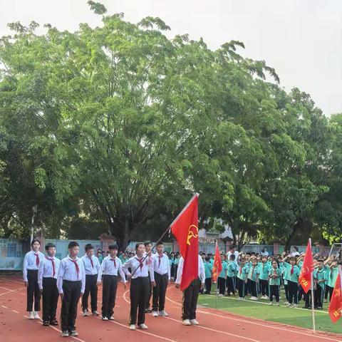 红心向党  培根铸魂 小学少先队入队仪式