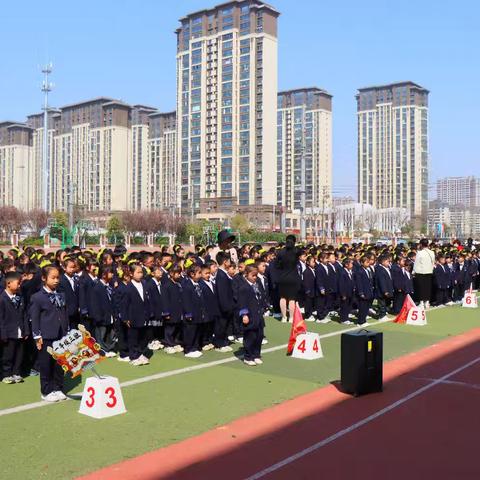 列队展现风采 习惯成就少年 ——树人一年级队列队形比赛