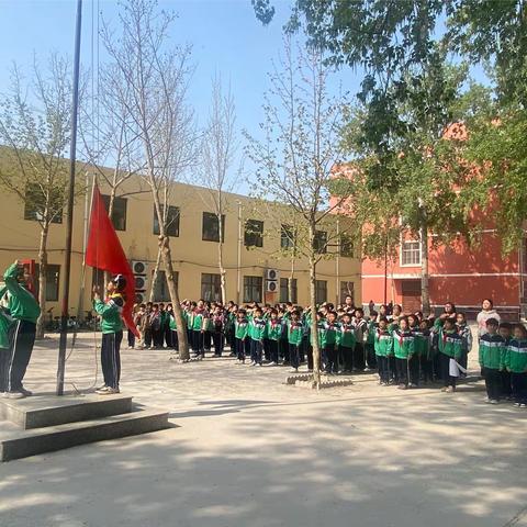 东漳堡小学升旗仪式