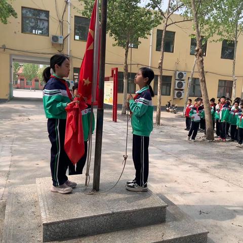 东漳堡小学升旗仪式