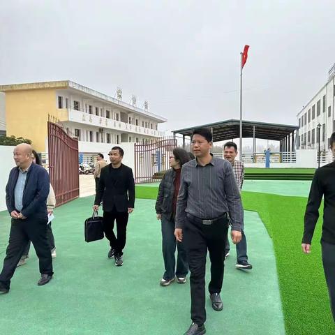 “迎安全检查，筑安全防线”——鉴湖小学附属幼儿园期初安全检查