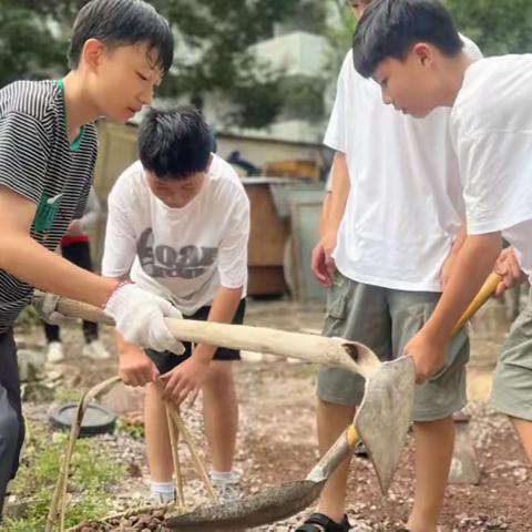 【爱国爱校 劳动光荣 】 新青年武阳中学志愿者停车场地面修整实践活动（上篇）