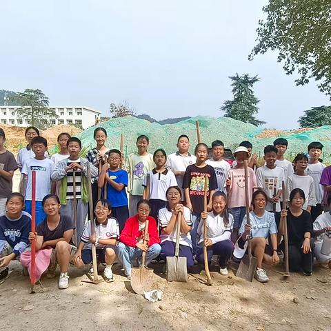 【爱国爱校 劳动光荣 】 新青年武阳中学志愿者停车场地面修整实践活动（下篇）