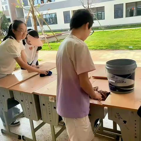 新程璀璨，清洁启航  —— 26届2班(苔米班)班级大扫除