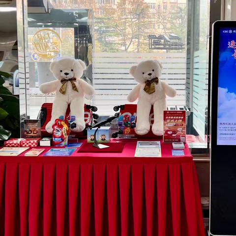 “军银携手 暖心相伴”-长安复外支行开展“空军节”拥军服务活动