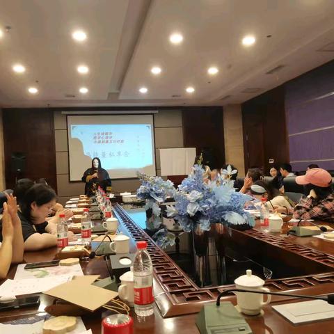 新密支行举办“国风晶萃·友建丰华”私人银行客户水晶能量私享会