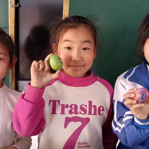 醴泉小学2.6班“清明节彩蛋碰碰碰"活动