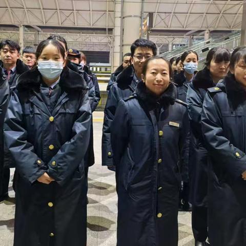 夜启归途暖人心 巾帼列车护春运——西宁站22:10始发列车春运首日服务纪实