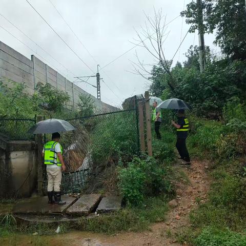 青原区开展雨季铁路沿线安全隐患排查