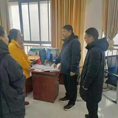 加固中央八项规定堤坝，营造风清气正政治生态