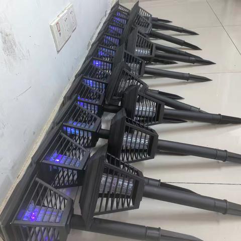 金橘新苑开展“清积水、灭蚊虫”爱国卫生活动