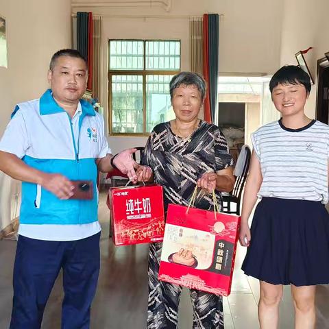 【我们的节日·国庆·中秋】弋江街道大树村开展“温情暖双节”走访慰问活动