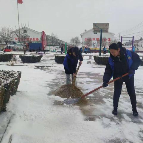 风雪中的网格员