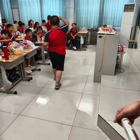 榜样叙事二： 孩子哭了，没人觉得自己有错