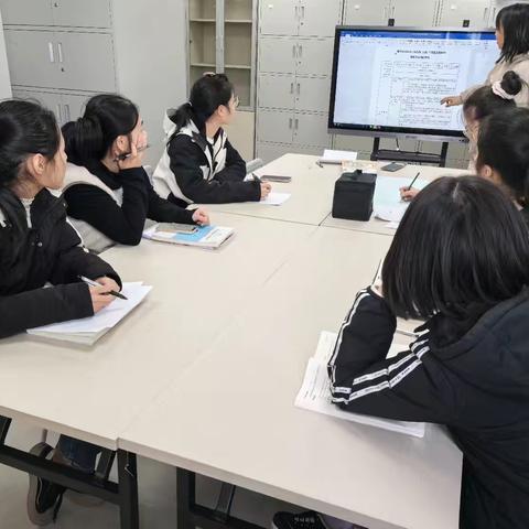 追随幼儿，优化内容——南京市浦口区汤泉街道中心幼儿园小班年级组课程中期审议活动