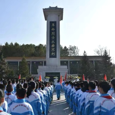 锦山第三小学清明节祭扫烈士墓活动简讯